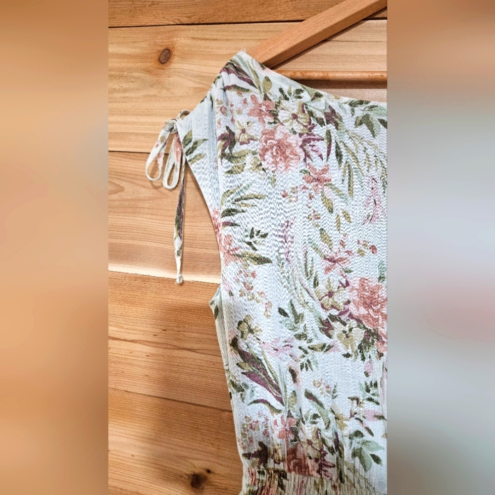 Mia Joy Floral Sleeveless Dress size medium